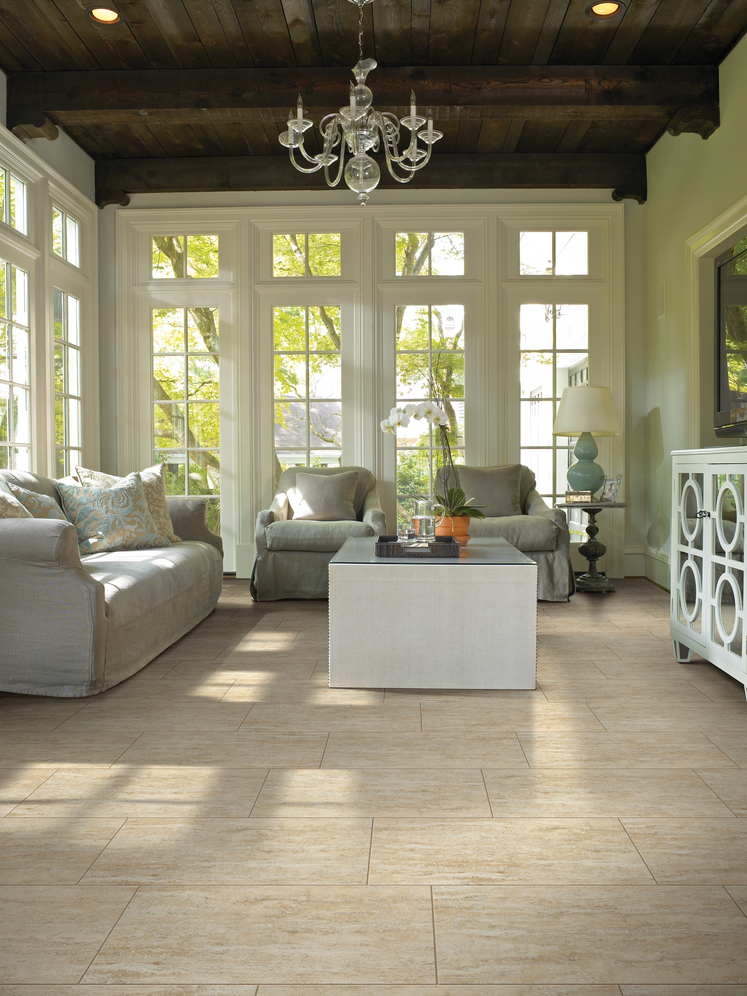 Comparing Luxury Vinyl Tile Flooring and Ceramic for the Perfect Flooring Choice