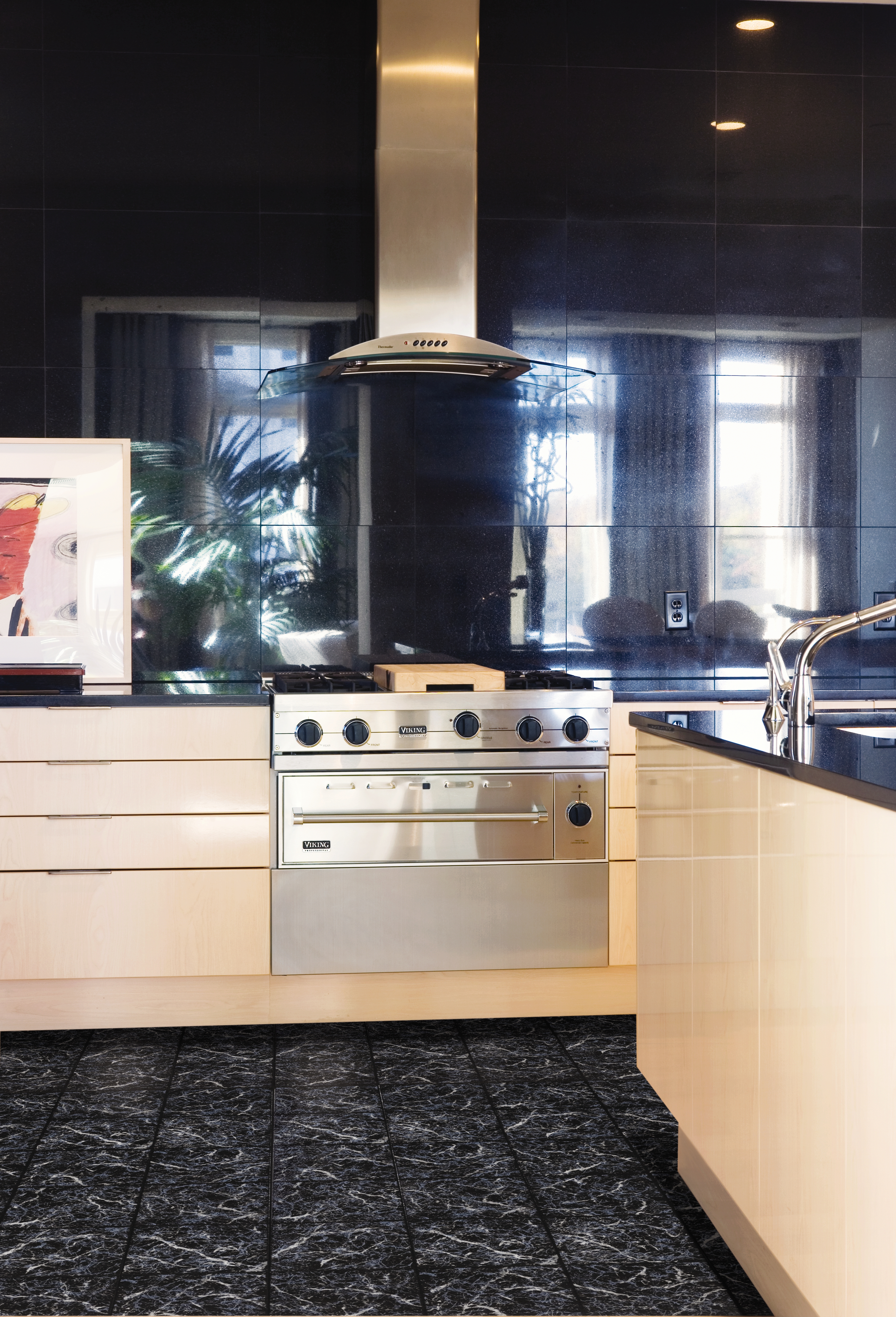 Kitchen Flooring Showdown: Linoleum vs. Luxury Vinyl Tile Flooring – Which One Wins? 4